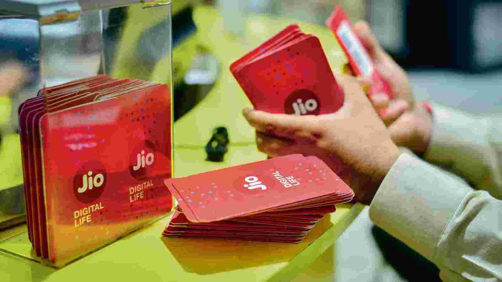 Jio Recharge Plan Postpaid Rs 999 Offers Data and Calling With Netflix Amazon Prime